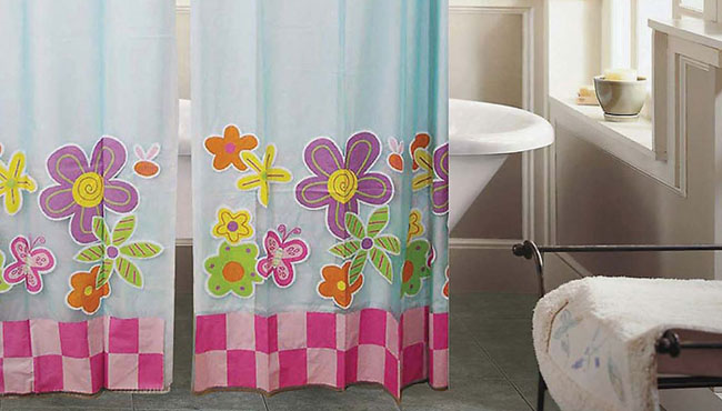 Цветные шторки для ванной комнаты